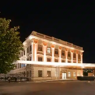 Die Albertina setzt ein Zeichen in Orange