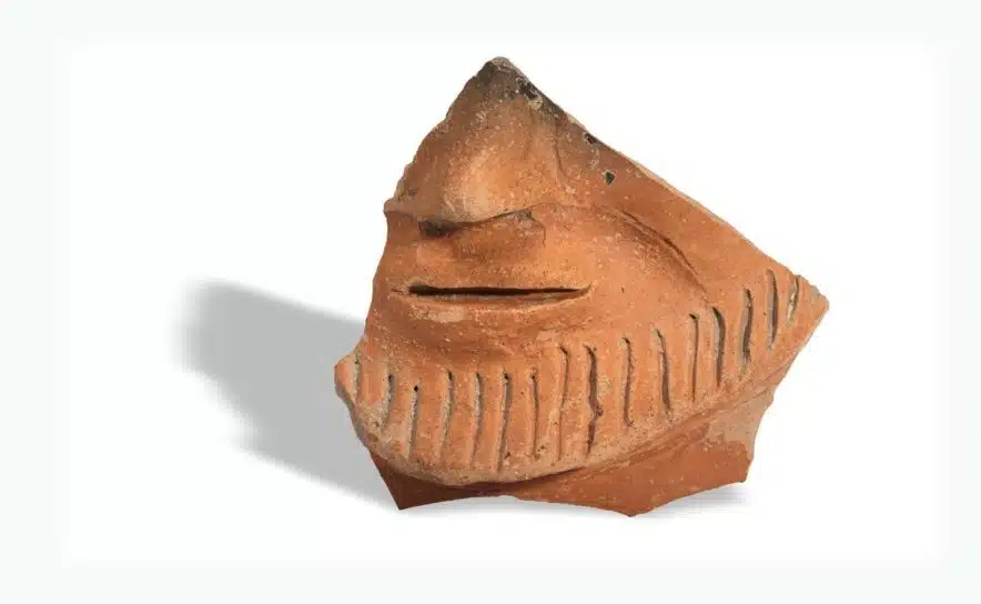 Fragment eines Gesichtsgefässes im Römermuseum