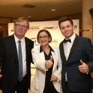 Peter Schaider (Der Unternehmer betreibt unter anderem das Auhof Center und das Riverside Shopping Center), Johanna Mikl-Leitner,Peter Schaider Junior