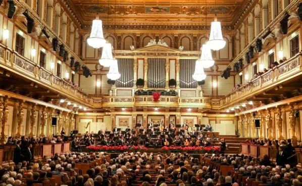 Tonkünstlerorchester und Publikum im Wiener Musikverein