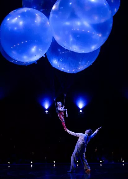 Helium-Ballon Tanz in Cirque du Soleil "Corteo"