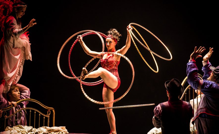 Akrobatik bei Cirque du Soleil "Corteo" in der Wiener Stadthalle
