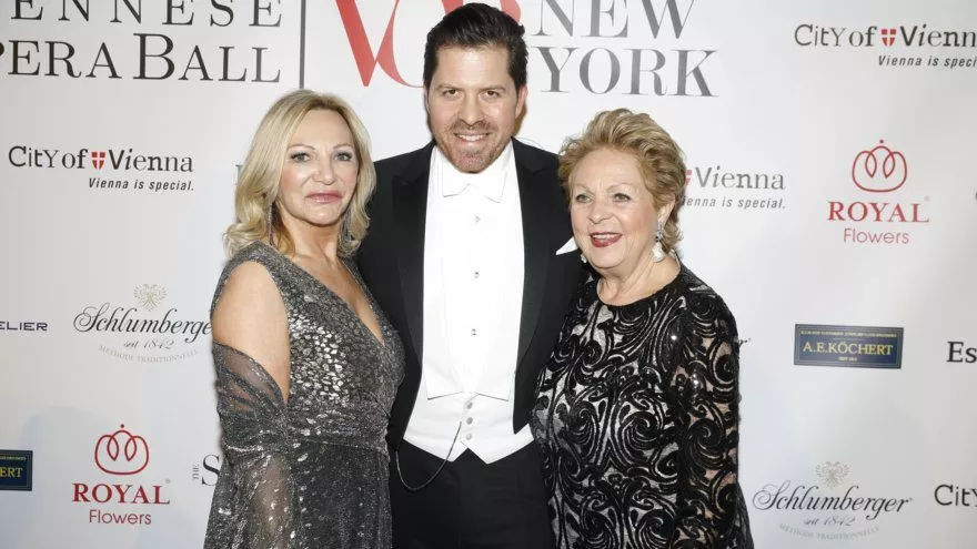 Ingrid Flick, Daniel Serafin, Ingeborg Serafin beim Viennese Opera Ball 2020