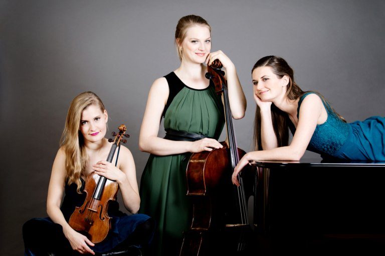 Das Trio Artio mit Geigerin Judith Fliedl, Cellistin Christine Roider und Pianistin Johanna Estermann