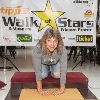 Suzi Quatro verewigt sich für den tipp3 Walk of Stars