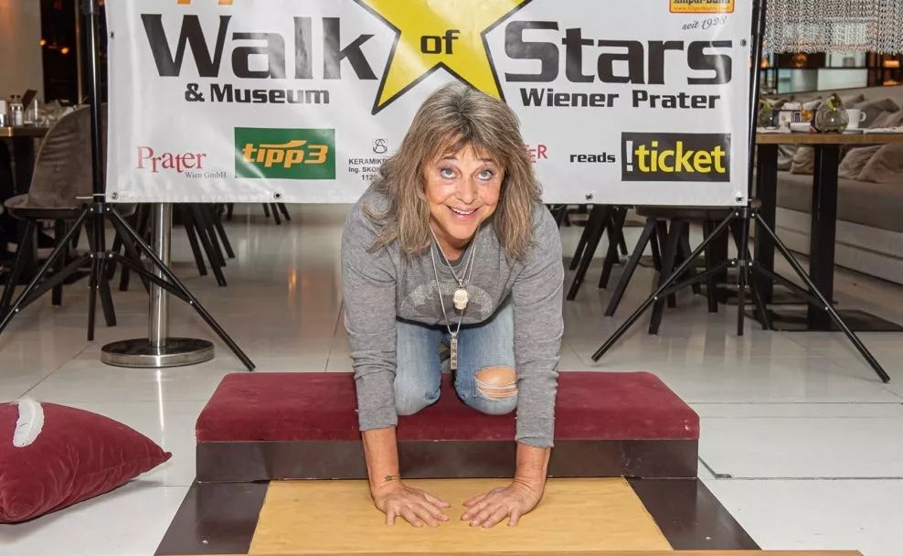 Suzi Quatro verewigt sich für den tipp3 Walk of Stars