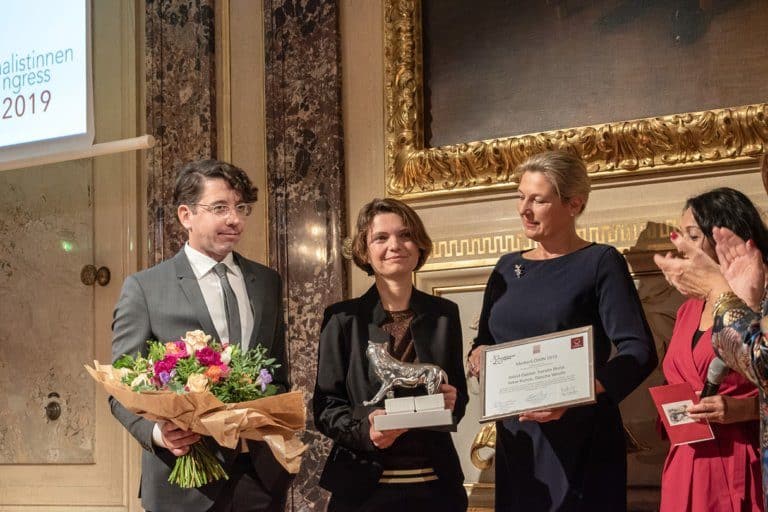 Journalistin Astrid Geisler nahm die "MedienLöwin" in Silber entgegen