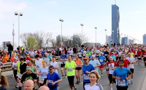 Teilnehmer am Vienna City Marathon (VCM) auf der Reichsbrücke