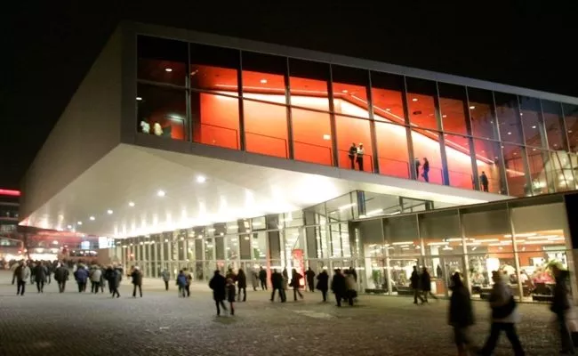 Wiener Stadthalle Halle F bei Nacht