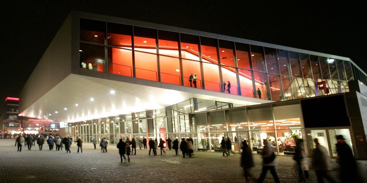 Wiener Stadthalle Halle F bei Nacht