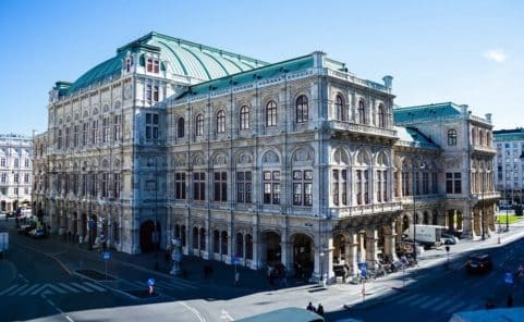 Wiener Staatsoper am Ring bei Tag