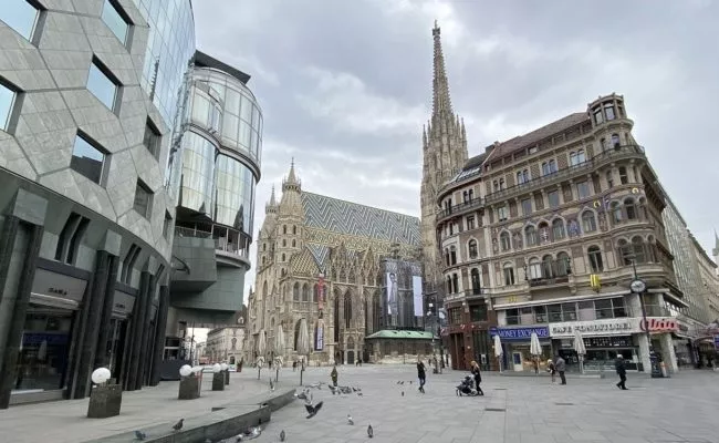 Nur wenige Touristen tummeln sich auf dem sonst so belebten Stephansplatz