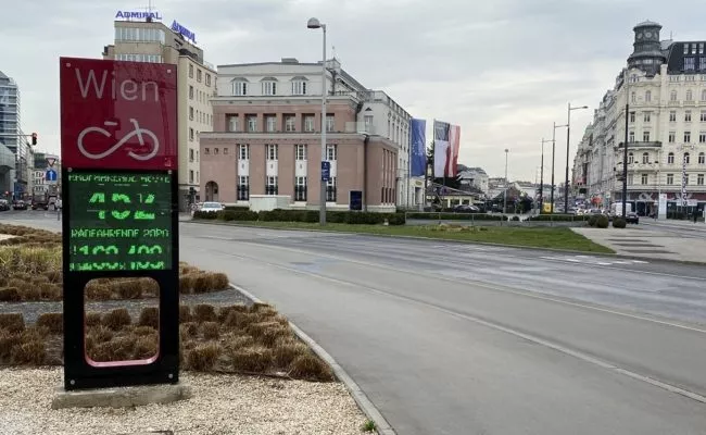 452 Radfahrer passierten den Checkpoint beim Karlsplatz