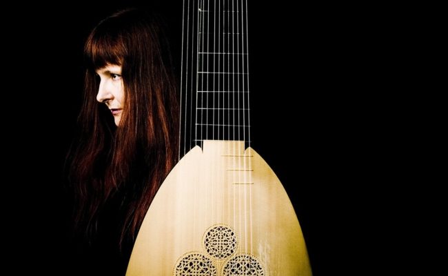 Lautenistin Christina Pluhar ist Leiterin des Ensembles L’Arpeggiata