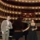 Staatsoperdirektor Bogdan Roscic und Anna Netrebko auf der Bühne der Wiener Staatsoper