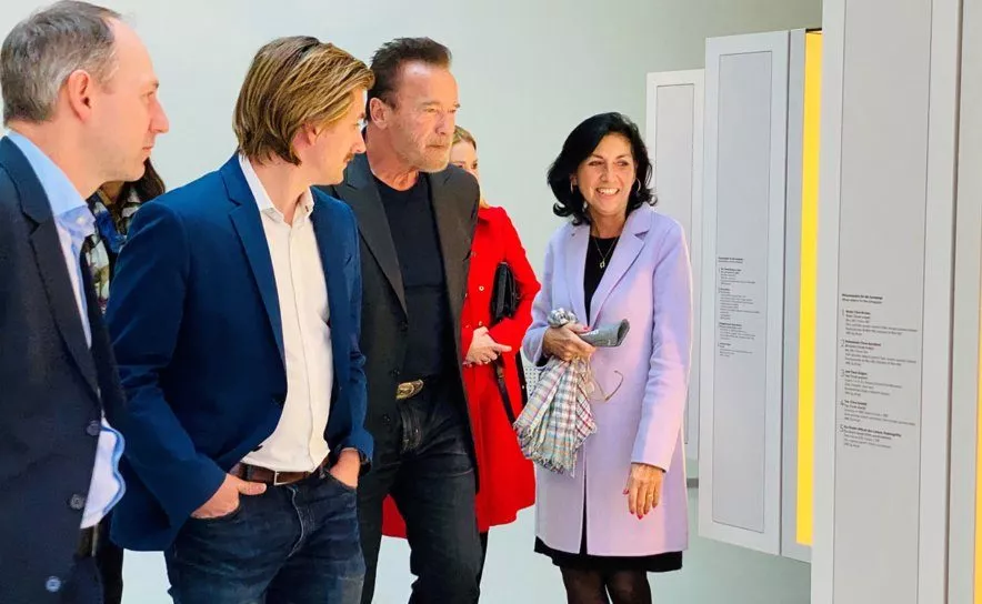 Arnold Schwarzenegger beim Ausstellungsbesuch im Jüdischen Museum in Wien im Jänner 2020
