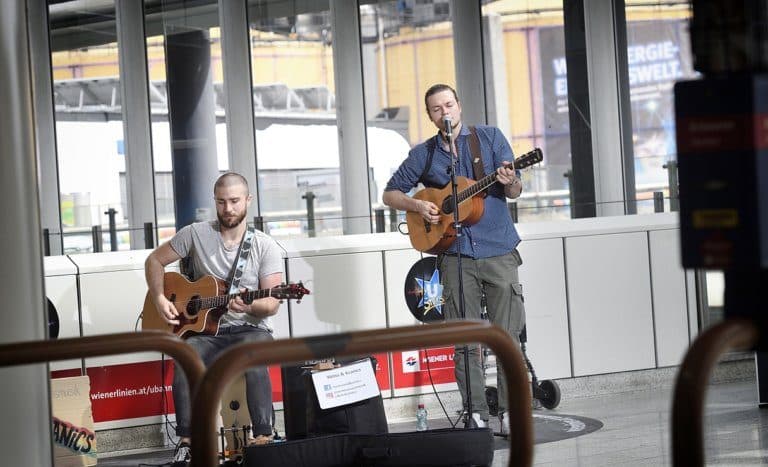 In der Station Spittelau spielen U-Bahn Stars im Netz der Wiener Linien