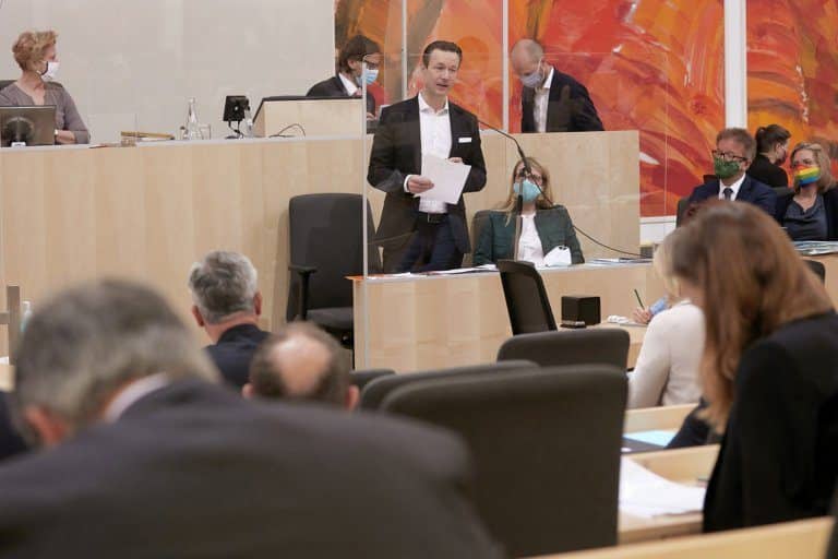 Gernot Blümel bei Sitzung des Nationalrates am 26. Mai 2020