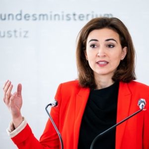 Justizministerin Alma Zadic will Gesetzesentwürfe gegen korrupte Politiker ausarbeiten
