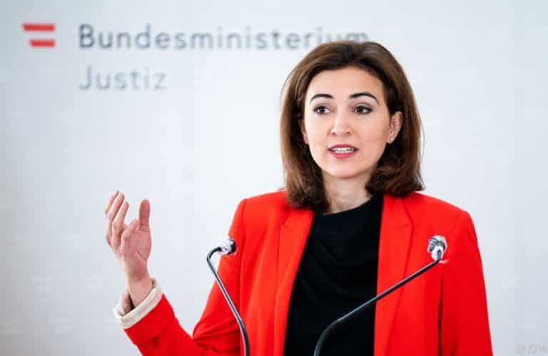 Justizministerin Alma Zadic will Gesetzesentwürfe gegen korrupte Politiker ausarbeiten
