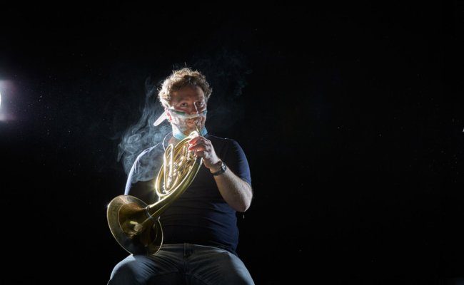 Philharmoniker Jan Janković, Horn zeigt im Experiment die Ausbreitung von Atemluft beim Musizieren