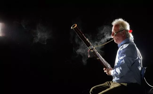 Philharmoniker Štěpán Turnovský, Oboe zeigt im Experiment die Ausbreitung von Atemluft beim Musizieren