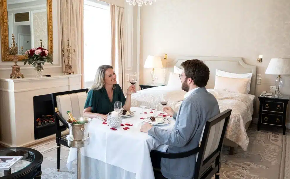 Die 152 Suiten und Zimmer im Hotel Sacher Wien gibt es auch für drei Stunden