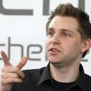 Max Schrems kämpft für besseren Datenschutz gegen die Windmühlen der EU