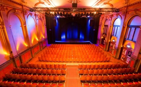 Stadtsaal Wien bietet Kabarettisten, Musikern und Buchautoren eine Bühne