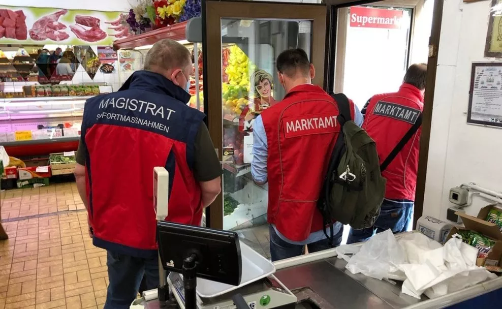 Marktamt und Einsatzteam Stadt Wien kontrollieren in kleinen Supermärkten