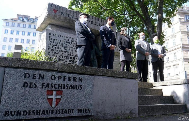 Die Grün-Politiker Hebein und Ellensohn versteckten ihr Gesicht beim Fototermin