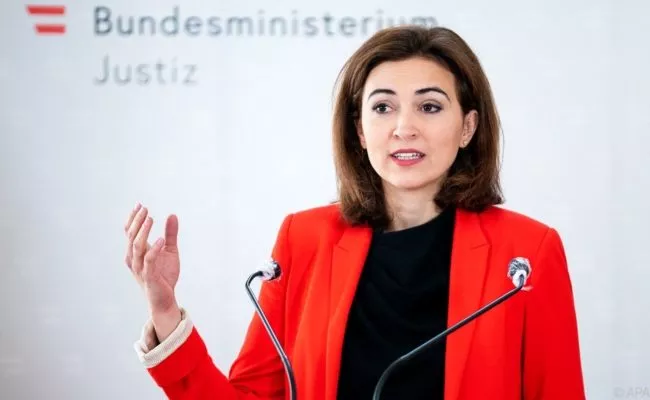 Justizministerin Alma Zadic strukturiert Justizressorts neu mit Machtverlust für Pilnacek