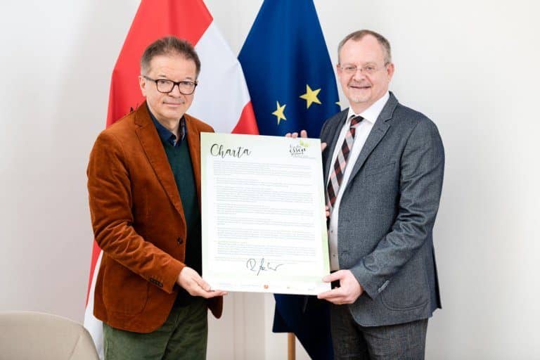 Gesundheitsminister Rudi Anschober unterzeichnet Charta „Kinder essen gesund“ des FGÖ