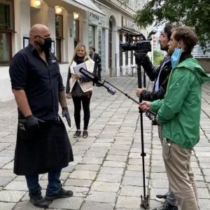"Der Standard TV"-Team bei Filmaufnahmen in Wien