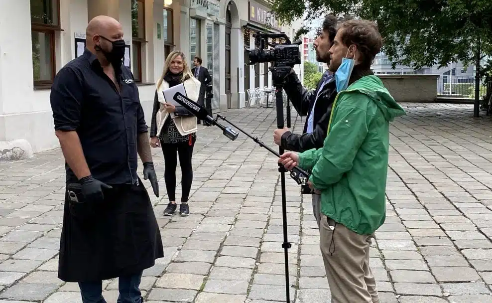 "Der Standard TV"-Team bei Filmaufnahmen in Wien