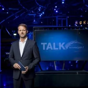 Talk im Hangar 7 Moderator Michael Fleischhacker auf ServusTV