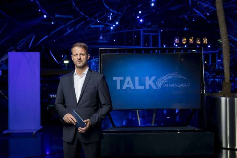 Talk im Hangar 7 Moderator Michael Fleischhacker auf ServusTV