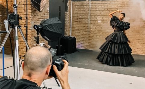 Fotograf Markus Morianz beim Shooting mit Wiener Models Talent Aishat Gina
