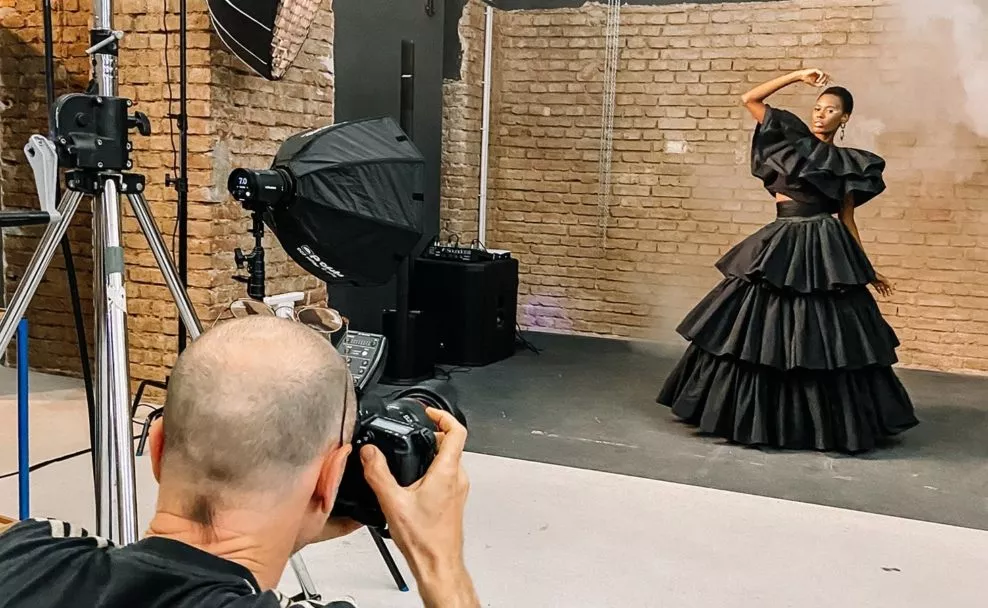Fotograf Markus Morianz beim Shooting mit Wiener Models Talent Aishat Gina