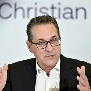 Antisemitische Widmung von HC Strache in Buch aus Nazi-Zeit aufgetaucht