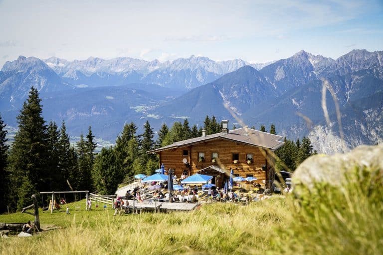 Die Birgitzer Alm ist ein beliebtes Wanderziel in der Tiroler Ortschaft Birgitz