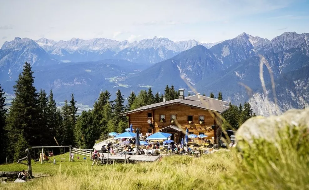 Die Birgitzer Alm ist ein beliebtes Wanderziel in der Tiroler Ortschaft Birgitz