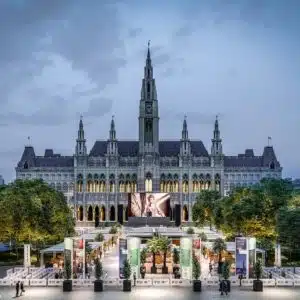 Speziell auf die Corona-Krise zugeschnittenes Raumkonzept für das Film Festival am Rathausplatz 2020