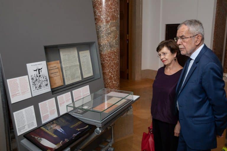 Bundespräsident Alexander Van der Bellen und Doris Schmidauer im Haus der Geschichte