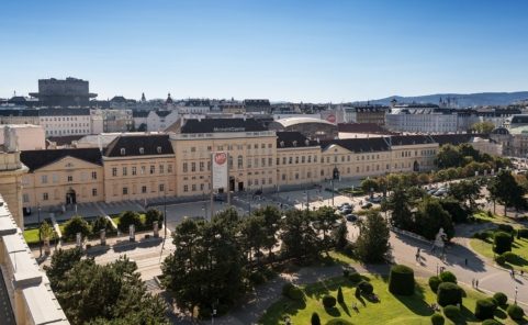 Das MuseumsQuartier Wien ist mit rund 60 kulturellen Einrichtungen eines der weltweit größten Kunst- und Kulturareale