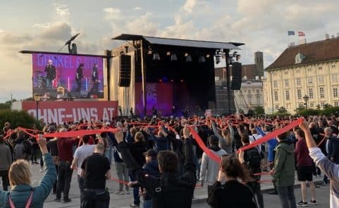 Kundgebung "Ohne-Uns ist es dunkel und still" am Wiener Heldenplatz