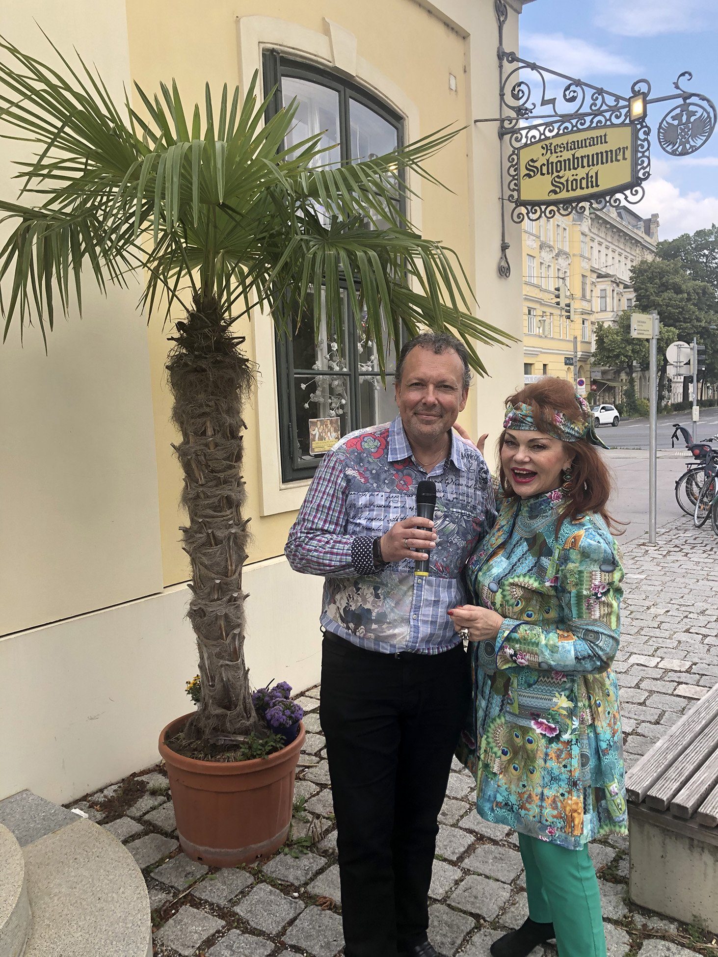 Künstlerwirtshausleute Tamara Trojani und Konstantin Schenk präsentieren die Schönbrunner Stöckl Sommerbühne