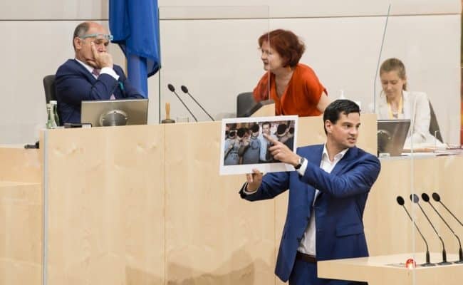 Nationalratsabgeordneter Hannes Amesbauer (F)bei der 43. Sitzung des Nationalrates