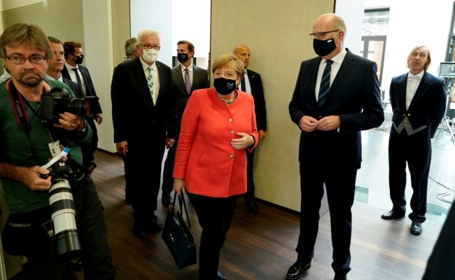 Bundeskanzlerin Angel Merkel vor Beginn der Sitzung im Bundesrat in Berlin am 3. Juli 2020