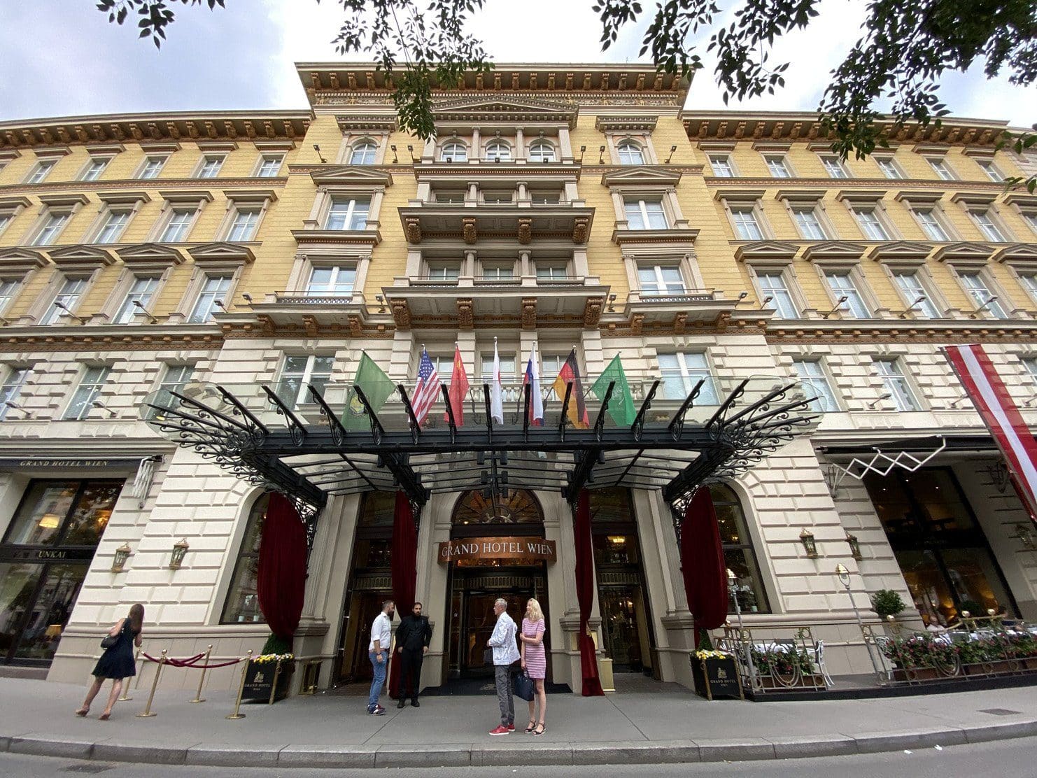 Grand Hotel Wien auf der Ringstraße bietet auf der Dachterrasse Barbetrieb